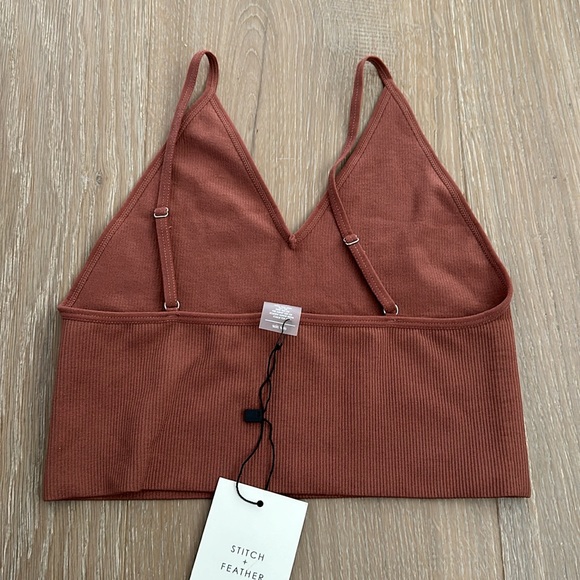 Thin strap crop tank - Picture 3 of 3